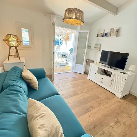 Pavillon Rénové Avec Terrasse&piscine Hébergement de vacances *
