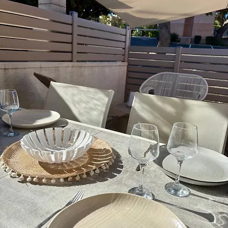 Pavillon Rénové Avec Terrasse&piscine Hébergement de vacances Gruissan