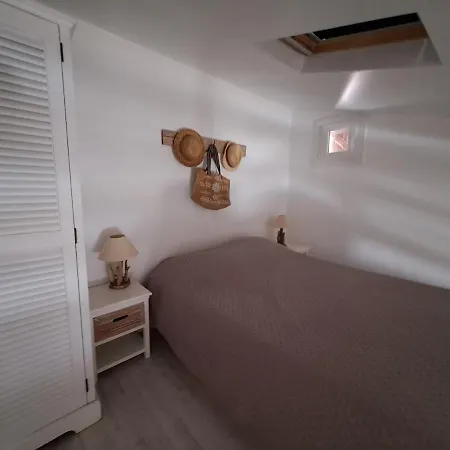 בית נופש Pavillon Renove Avec Terrasse & Piscine גרואיסאן