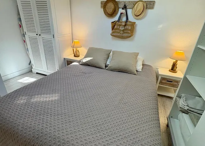 Holiday home Pavillon Renove Avec Terrasse & Piscine *